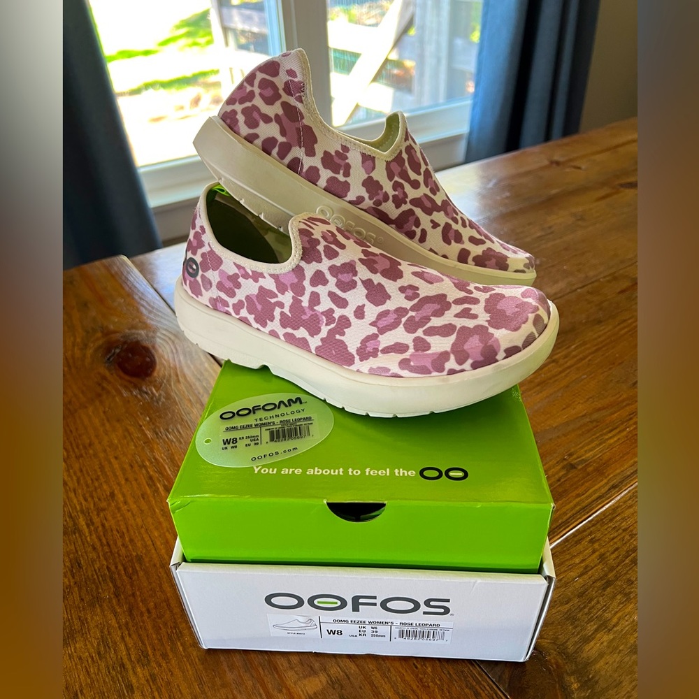 Oofos Oomg Eezee Women’s Low Shoe - Rose Leopard size 8